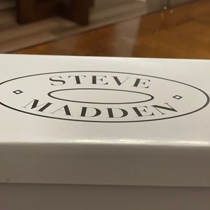Brand new Steve Madden slides